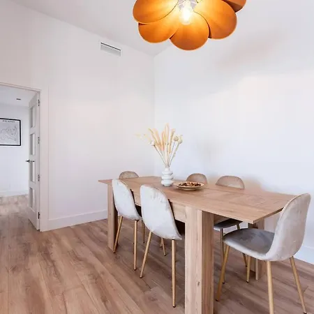 Luxury Penthouse With Sea View In Soho Apartment *